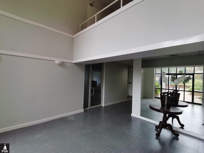 2) Entrance and Foyer (4).jpg