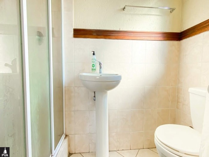 EN SUITE.jpeg